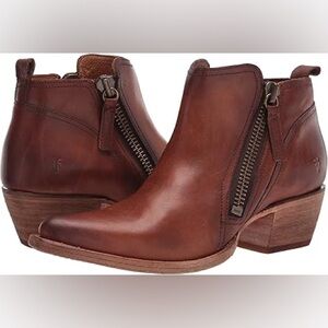 Frye Sacha Moto Shortie ankle boots in brown leather - Size 7